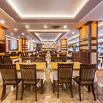Kleopatra Royal Palm אתר נופש אלאניה