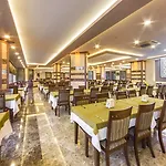 Kleopatra Royal Palm אתר נופש 4*