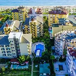 Feriested Kleopatra Royal Palm Alanya
